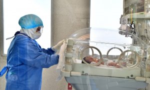 Un análisis realizado al cordón umbilical mostró que la niña había nacido con anticuerpos de la covid-19.