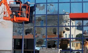 Destrozos en la comisaría de Vic ocasiados por las protestas a favor de Hasél.