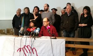 Patxi Zamora, en una rueda de prensa, con el colectivo Kontuz, al que pertenece, en 2018, para denunciar su despido.