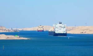 Suez, enlace y cuello de botella entre el Mediterráneo y el Mar Rojo
