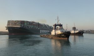 El buque Ever Given es desencallado tras casi una semana de bloqueo del canal de Suez