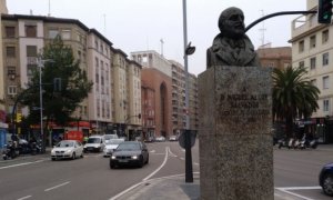 Miguel Allué, presidente de la Comisión Provincial de Depuración de Zaragoza sigue teniendo una calle y un busto en el centro de la capital aragonesa.
