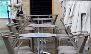 Una terraza de un bar vacía, en una imagen de archivo.