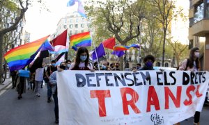 Capçalera de la manifestació a Barcelona pels drets trans, en el dia internacional per a la visibilitat trans.