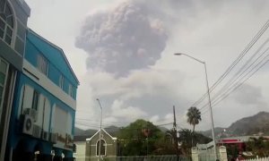 Evacuadas miles de personas en San Vicente y Granadinas tras entrar en erupción el volcán La Soufrière