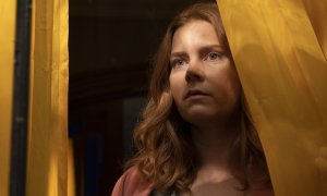 La mujer en la ventana: el thriller con Amy Adams, Gary Oldman, Julianne Moore y más