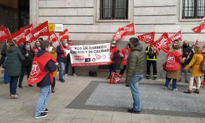 UGT y CCOO exigen que se frene el desmantelamiento de Correos destinado a privatizar el servicio