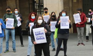 Presentació de la campanya "Hí érem totes" de suport a les feministes encausades per una acció del 8-M del 2019 a Manresa.