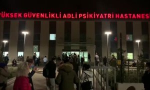 Colas en Ankara para vacunarse tras el anuncio de bajada a 55 años de edad