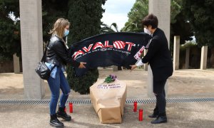 Imatge de l'acte reivindicatiu d'Avalot, l'ala jove de la UGT al Fossar de la Pedrera del Cementiri de Montjuïc on han escenificat l'enterrament del jovent de la classe treballadora.