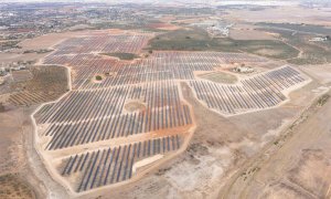 Vista aérea de la planta fotovoltaica de Opdenergy en Alcalá de Guadaira (Sevilla).