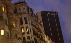 Vista del edificio de la sede del Banco Sabadell en Barcelona. REUTERS/Nacho Doce