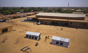 Una vista aérea muestra el sitio informal para personas desplazadas provenientes de Mondoro, en Gao, el 13 de octubre de 2020.