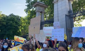 Protestas en la Puerta de Alcalá, en Madrid, por la represión policial en Colombia.