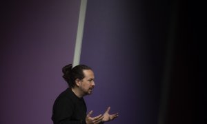 El secretario general de Podemos, Pablo Iglesias, durante una entrevista con 'Público'.   Fernando Sánchez