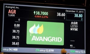 El nombre de Avandrid, la filial de Iberdrola en EEUU, en un panel informativo en el patio de negociación de la Bolsa de Nueva York (NYSE), en día del comienzo de su cotización en el mercado.  EFE/Miguel Rajmil