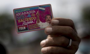 Carné de un militante del partido de Daniel Ortega, presidente de Nicaragua y candidato a la reelección.