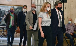 La ministra de Trabajo, Yolanda Díaz (2d), camina junto al ministro de Inclusión, Seguridad Social y Migraciones, José Luis Escrivá (d), el presidente de Cepyme, Gerardo Cuerva (2i) y los secretarios generales de UGT y CCOO, Pepe Álvarez (i) y Unai Sordo