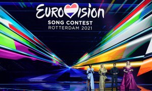 22/05/2021. Imagen de los presentadores de la última edición de Eurovisión Edsilia Rombley, Chantal Janzen, Jan Smit y Nikkie de Jager, en Róterdam (Países Bajos). - REUTERS