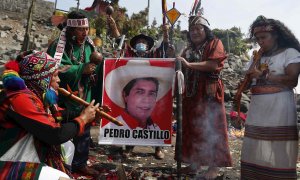 Chamanes realizan en Lima un ritual en apoyo a Pedro Castillo.