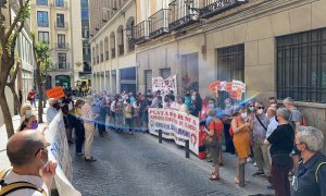 Concentración de profesionales sanitarios ante la Consejería de Sanidad de Madrid