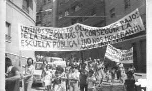 Manifestació al barri de Sant Crist de Badalona per demanar-hi una escola pública.