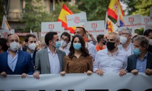 El líder del PP catalán, Alejandro Fernández, el portavoz nacional de Ciudadanos, Edmundo Bal, la líder del partido, Inés Arrimadas y el líder en Catalunya, Carlos Carrizosa, durante una concentración contra los indultos.