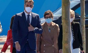 El presidente del Gobierno, Pedro Sánchez, junto a la ministra de Exteriores, Arancha González Laya, a su llegada a la cumbre que los líderes de la OTAN celebran este lunes en Bruselas.