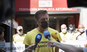 Los trabajadores de Alu Ibérica reclaman a las puertas de la FSA que el Estado intervenga la empresa
