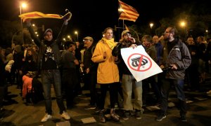 Un grup de manifestants en la protesta convocada pels CDR a l'avinguda Diagonal de Barcelona en rebuig de la visita del Rei, el 3 de novembre del 2019.