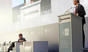 El presidente de la Generalitat, Pere Aragonès, junto al presidente del Cercle d'Economia, Xavier Faus (d), durante la sesión inaugural de la XXXVI Reunión del Cercle d'Economia, en Barcelona. EFE/Quique García