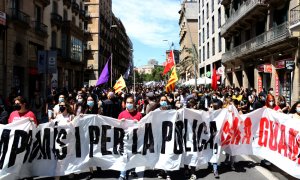 Capçalera de la manifestació d'estudiants passant pel carrer Pelai de Barcelona. Imatge del 13 de maig del 2021.