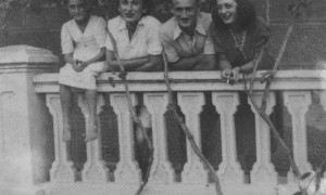 Liana y su madre, Larissa (a la izquierda) junto a Anita Colombo, otra espía de los nazis, y su marido