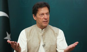 Imagen de archivo del primer ministro de Pakistán, Imran Jan durante una entrevista, en Islamabad. - Reuters