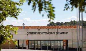 Vista del pasado jueves 24 de junio del exterior del centro penitenciario Brians 2 en Barcelona, donde John McAfee, fue hallado muerto en su celda.