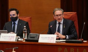 A la dreta, el conseller d'Economia i Hisenda, Jaume Giró, en la seva compareixença a la Comissió d'Economia del Parlament.