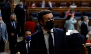 El líder del Partido Popular, Pablo Casado a su llegada este miércoles al pleno del Congreso donde el gobierno explica los indultos a los líderes independentistas e informar de la situación política y económica, así como de los últimos consejos europeos e