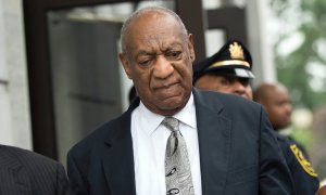 Fotografía de archivo del 17 de junio de 2017 que muestra al artista estadounidense Bill Cosby mientras abandona el juzgado del condado de Montgomery.