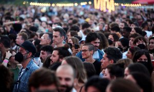 Asistentes a la última jornada del Vida'21, el primer festival multitudinario que se celebra en España sin distancias desde el inicio de la pandemia.