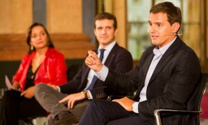 El actual presidente del PP, Pablo Casado y el expresidente de Ciudadanos (Cs), Albert Rivera, en un acto sobre los 40 años de la Constitución celebrado en 2018.