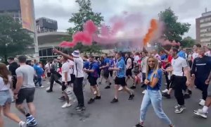 Los aficionados comienzan a llegar al estadio de Wembley para la gran final de la Eurocopa