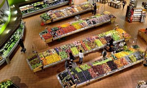 Los alimentos se encarecen, salvo las frutas, hortalizas y legumbres que mantienen los precios más baratos que en 2020.