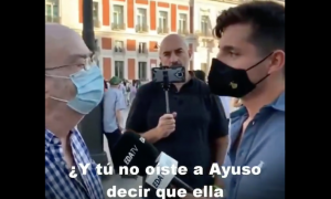 La pregunta capciosa (sobre Pablo Iglesias) de un reportero le estalla en la cara: "Para ser periodista bien tonto que eres"