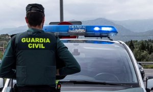 La Guardia Civil halló ocho balas, pero ninguna pistola, en una bandolera del acusado poco después del incidente.
