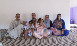 Una familia entera que sufrió heridas con mayores o menores secuelas en el bombardeo de Um Dreiga.