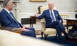 Joe Biden se reune con el primer ministro iraquí, Mustafa Al-Kadhimi, en la Oficina Oval (EEUU).