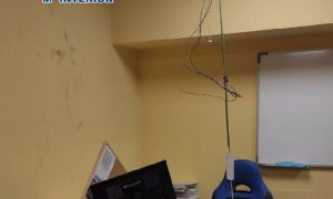 Interior de la oficina donde quedó atrapado el ladrón