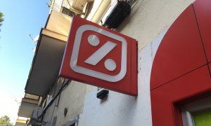 El logo de Supermercados Dia en una de sus tiendas en Madrid. E.P.