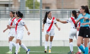 Las jugadoras del Rayo Vallecano celebran un gol en su partido contra la Real Sociedad, en un partido de la temporada pasada de la liga Iberdrola de fútbol femenino, en junio pasado.  E.P.