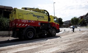 Las fuertes lluvias caídas durante la madrugada en la Comunidad de Madrid han ocasionado balsas de agua e inundaciones.